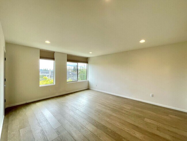 Building Photo - Great Townhome for rent