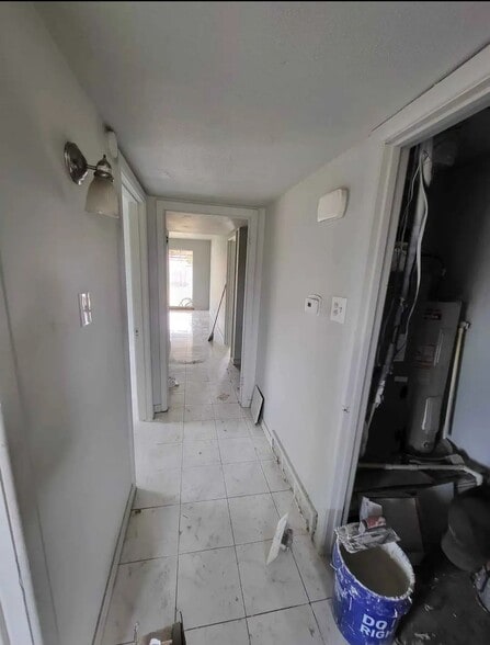 Building Photo - 1502 E Century Ave