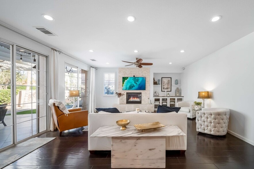 Building Photo - 47870 Sumac St