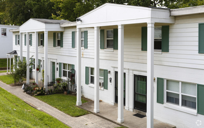 Building Photo - Colonial Village