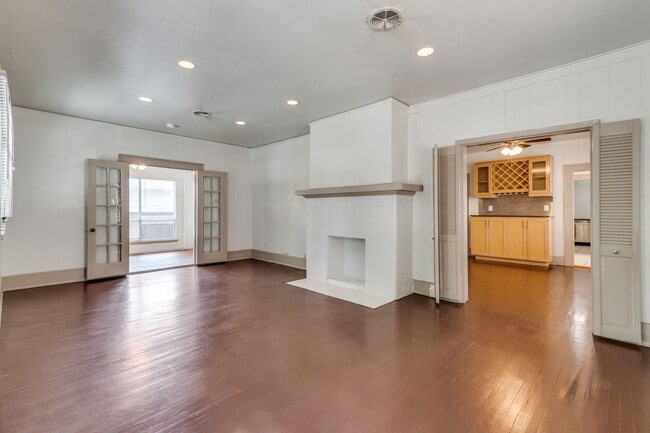 Building Photo - Rare & Classic Oak Lawn House | Great Location | Huge Backyard