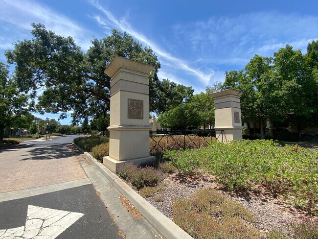 Building Photo - Beautiful 5BD/5BA Livermore Home with Huge Bonus Room and Full Downstairs Bedroom Suite!