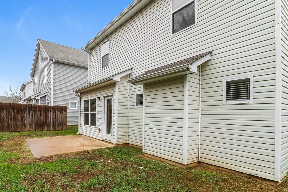 Building Photo - 27 Oakbrook Dr