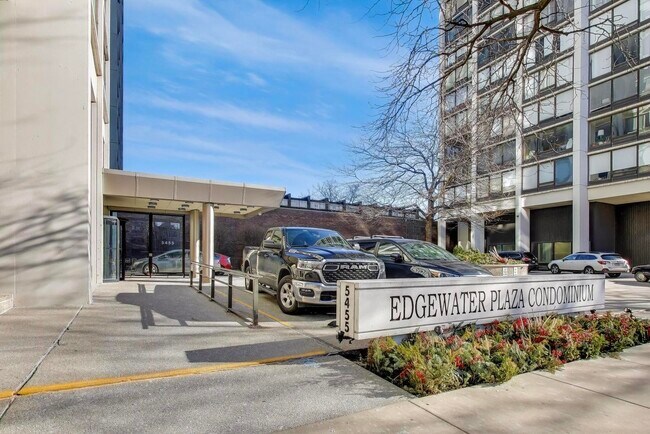 Building Photo - 5455 N Sheridan Rd