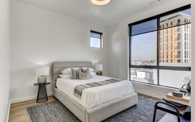 Building Photo - Sleek 1 Bedroom Condo walkable to all things in The Gulch