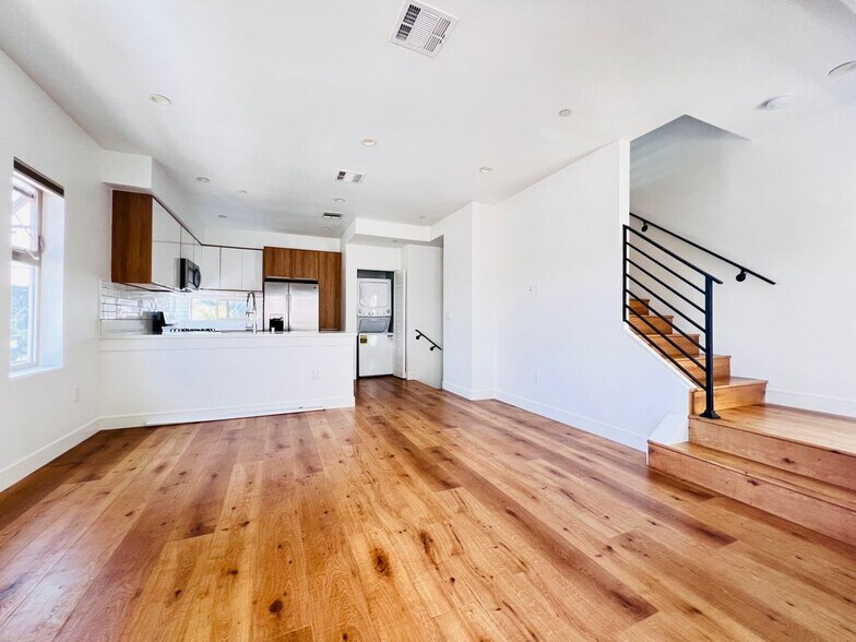 Building Photo - 1718 Miramar St