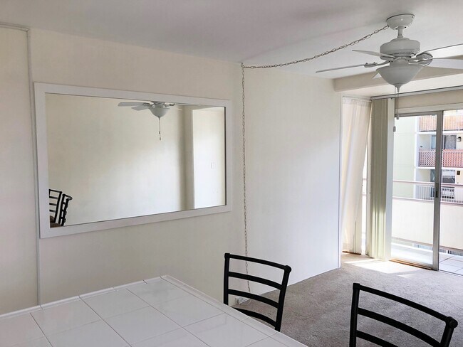 Building Photo - Waikiki - 1 bed 1 bath  w/ Parking - Utilities included!