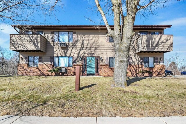 Pic of Building - 141 Maple Ave S
