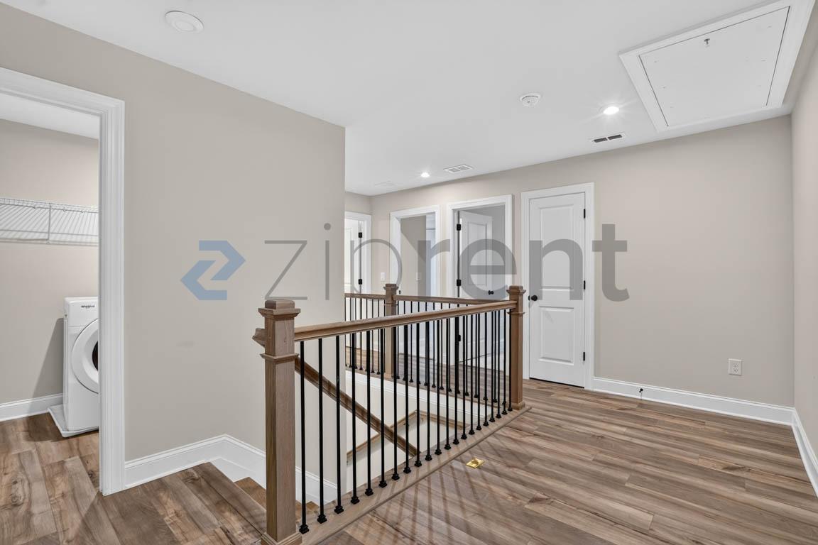 Building Photo - Unit