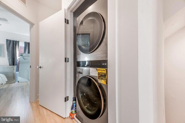 Building Photo - 317 Riggs Pk Pl NE