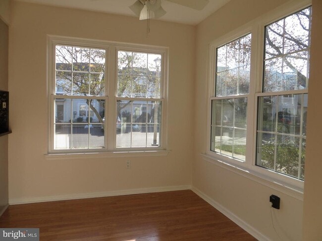 Building Photo - 6403 Rolling Hill Dr