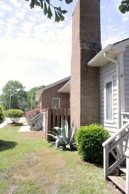 Building Photo - ECHO POND VILLAS AT ECHO FARMS