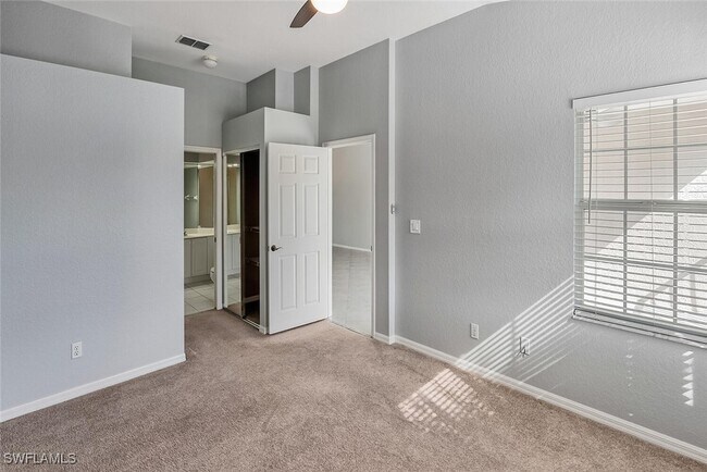 Building Photo - 6812 Satinleaf Rd S