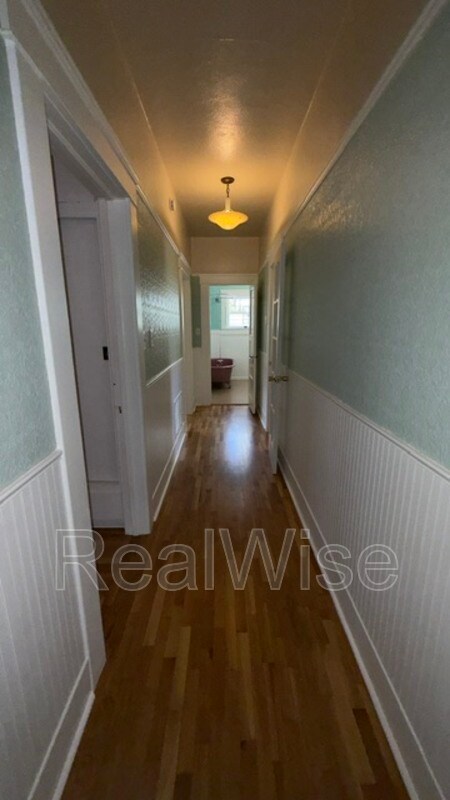 Building Photo - 837 SE Blakeley Ave