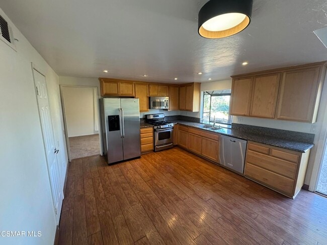 Building Photo - 576 Pinecliff Pl