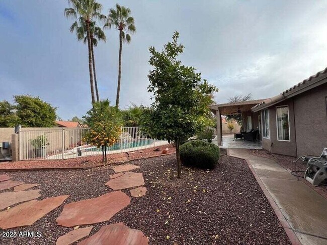 Building Photo - 1024 W Starward Ct