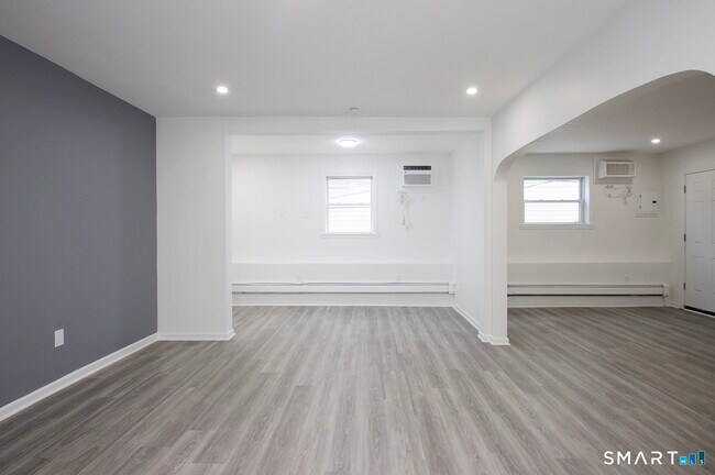 Building Photo - 2879 Fairfield Ave