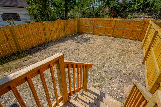 Building Photo - 214 S Park St