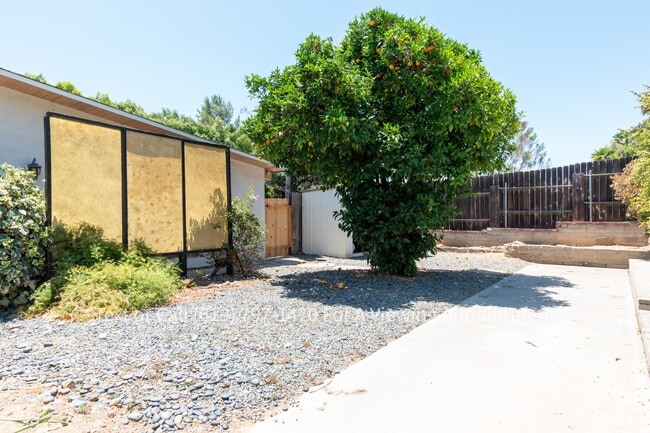 Building Photo - Nice Large 3 Bedroom, 2 Bath House