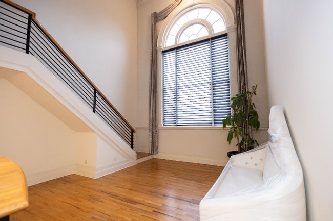 Building Photo - 523 N Bertrand St