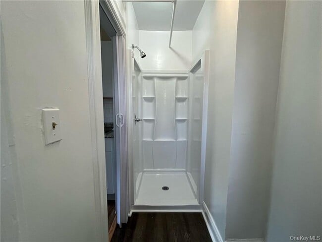 Building Photo - 100 Lake Rd