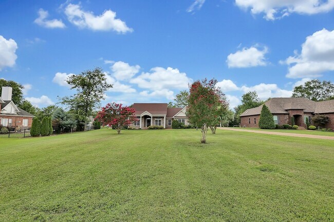 Building Photo - 614 Greene Dr