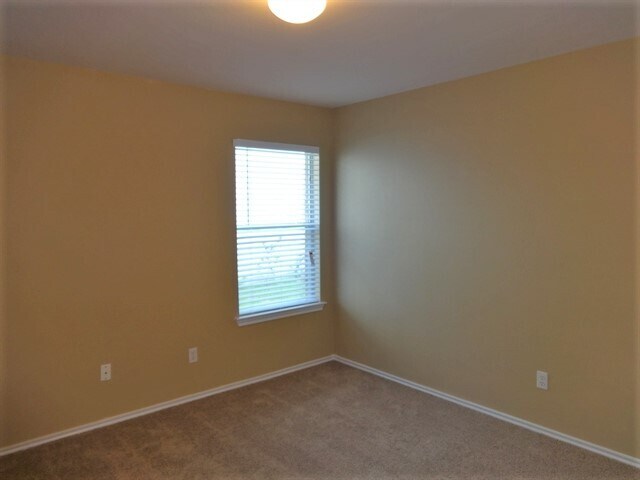 Building Photo - 211 Remington Run