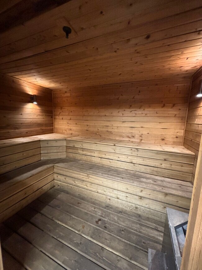 Sauna - 433 S 7th St