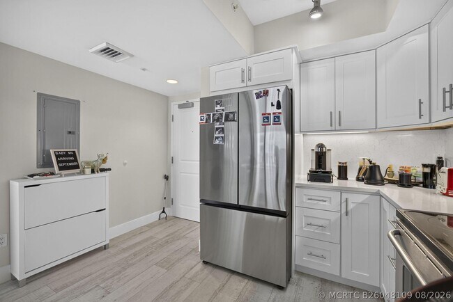 Building Photo - 403 S Sapodilla Ave