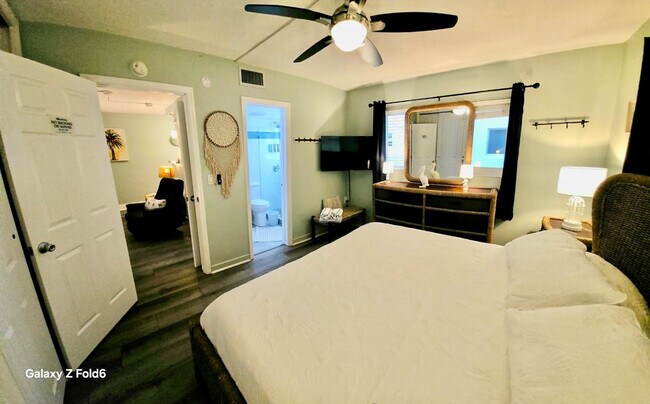 Building Photo - 3225 NE 16th St