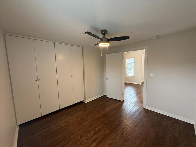 Building Photo - 1205 Military Ct