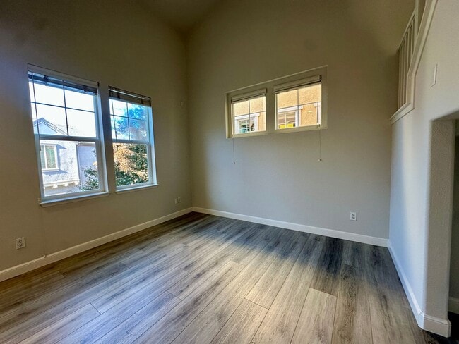 Building Photo - STYLISH SPACES FACING A GREENBELT DETACHED HOME | BLOCKS FROM EVERYTHING