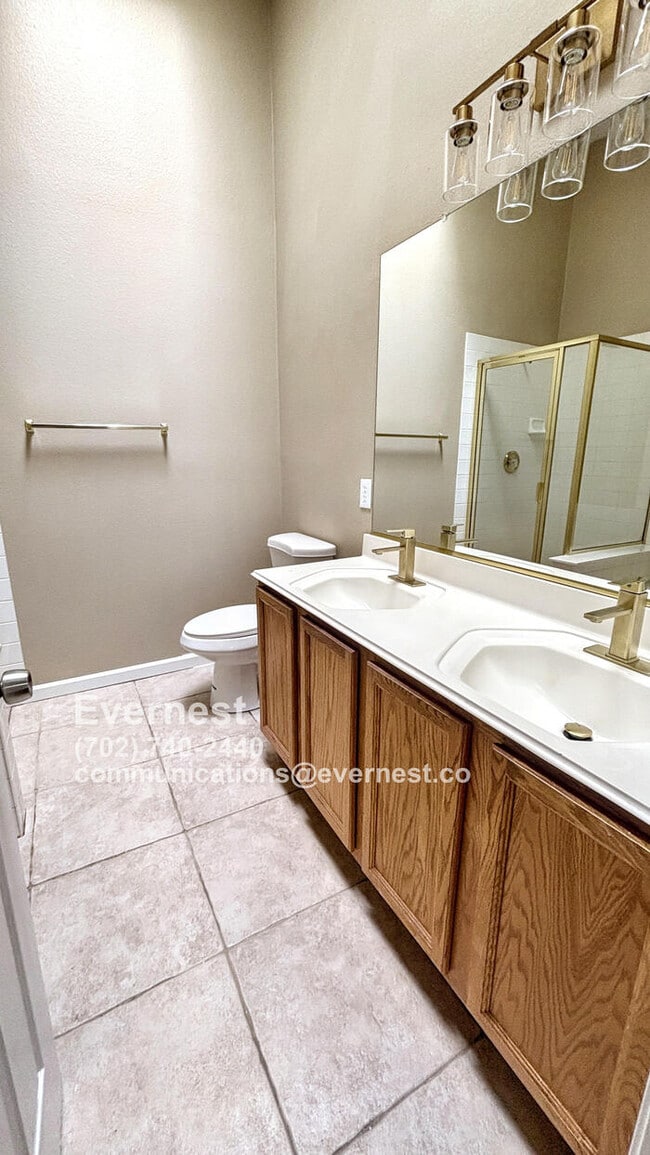 Building Photo - Lovely 3-Bedroom Home with Fireplace and M...