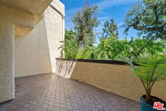 Building Photo - 5255 Coldwater Canyon Ave