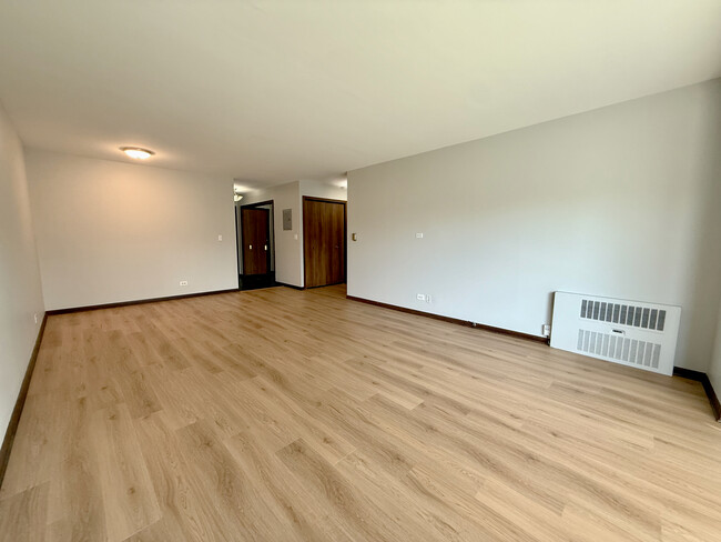 Building Photo - 600 Thames Pky
