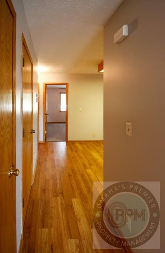 Building Photo - Comfortable 2 Bedroom/ 2 Bathroom Duplex |...