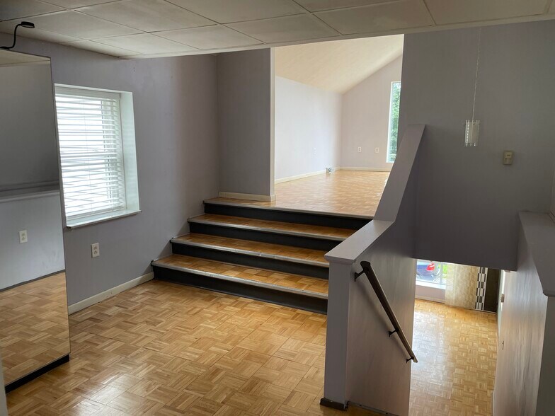 Beautiful parkay hardwood floors - 227 Wilbert St