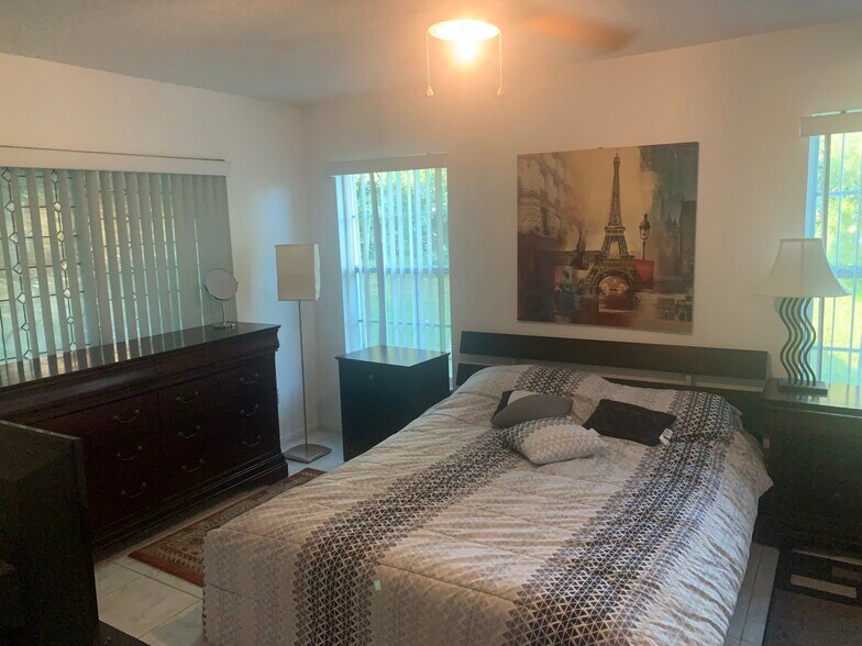 Primary Photo - 10773 Lazy Lake Dr