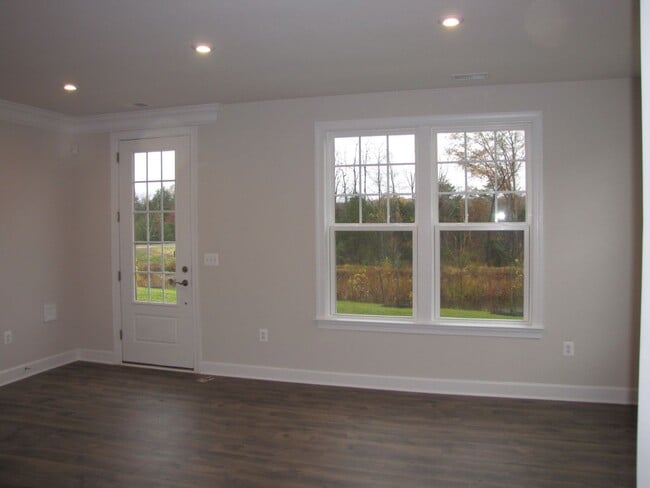 Building Photo - End Unit Townhouse Haymarket