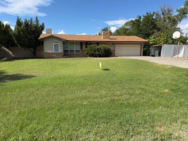 Building Photo - Large Home W/TONS OF STORAGE SPACE on NorthSide Grand Junction!!!!