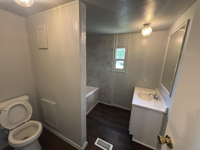 Building Photo - 601 Lubbock St