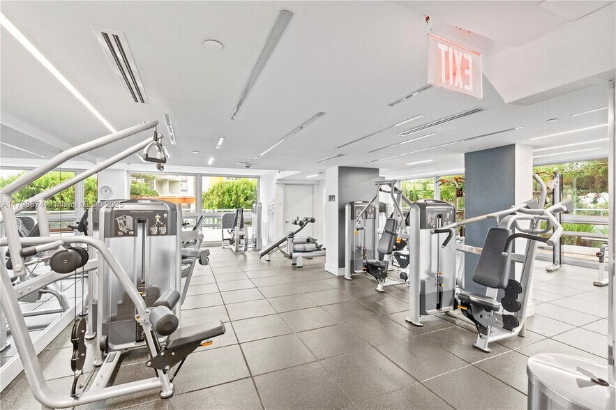 Building Photo - 1541 Brickell Ave
