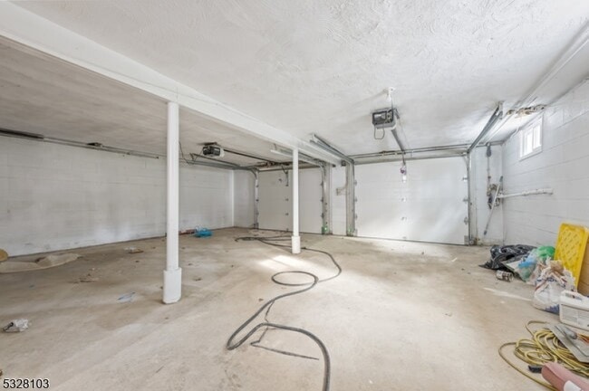 Building Photo - 427 Meyersville Rd