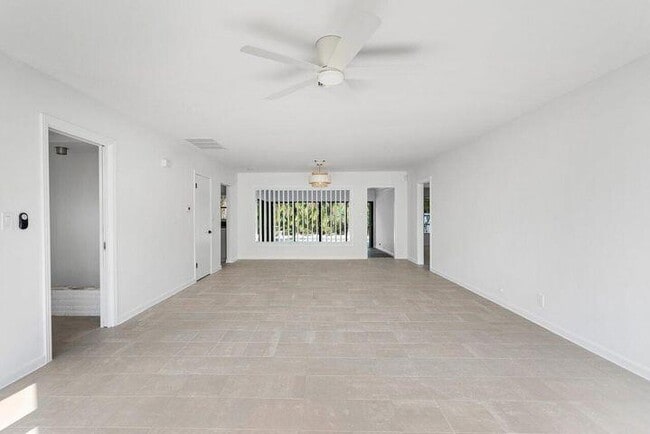 Building Photo - 325 Inlet Way