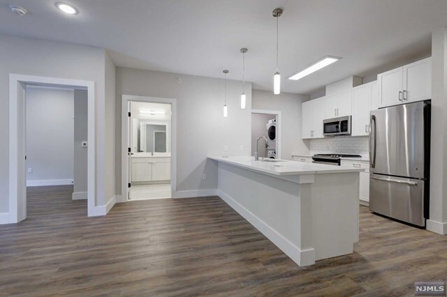 Building Photo - 305 Patterson St