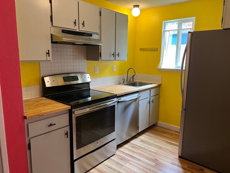 Kitchen - 1618 Groves Ave NW