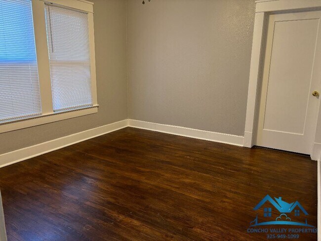 Building Photo - 912 S Abe St