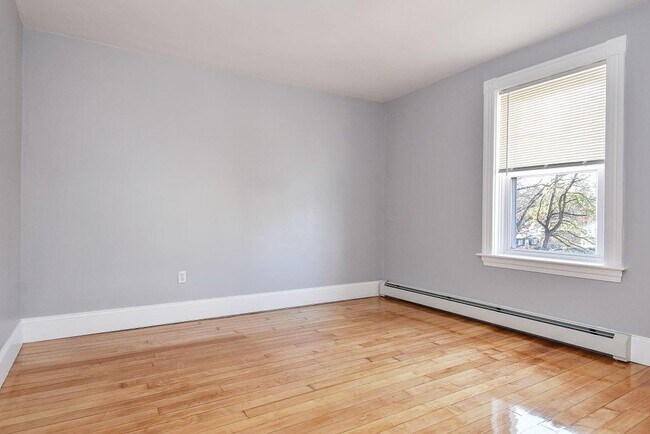 Building Photo - 141 Bourne Ave