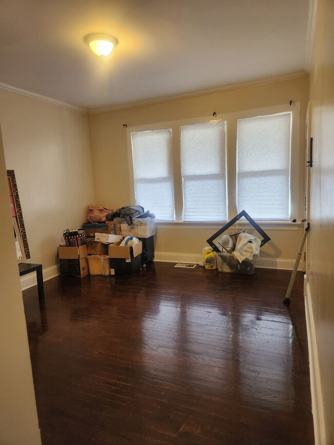 Building Photo - 8515 S Brandon Ave
