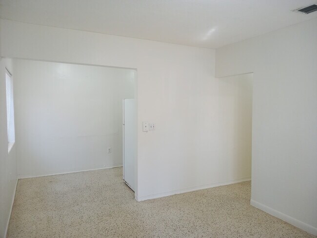 Building Photo - 535 SW 4th St